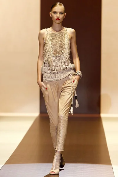 Look 15
